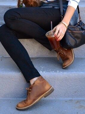 Clarks 11826 Brown Leather Desert Chukka Boots 2020 size 8 Beeswax Brown EUC